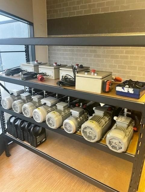 Masten, oliepompen en stuurkasten voor goederenlift., Doe-het-zelf en Bouw, Overige Doe-Het-Zelf en Bouw, Nieuw, Ophalen