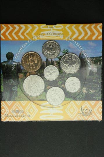 France. Lot de 4 Sets Les pièces en Franc Pacifique Nouvelle, Timbres & Monnaies