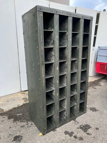 Industriële apparatuur - Duitsland - Metalen rek, wijnrek -