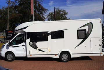 Chausson Welcome 716 op Ford met hef- en stapelbedden 13061, Caravanes & Camping, Half-integraal
