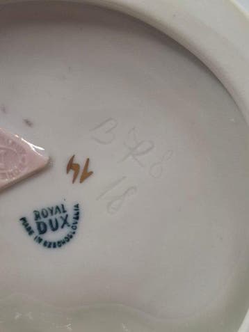 Royal Dux Porzellan-Manufaktur - Beeldje - Musicien jouant, Antiquités & Art