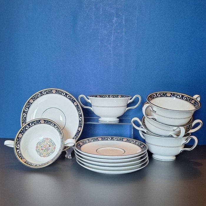 Wedgwood - Eetservies voor 6 (12) - Runnymede -, Antiquités & Art, Antiquités | Meubles | Tables