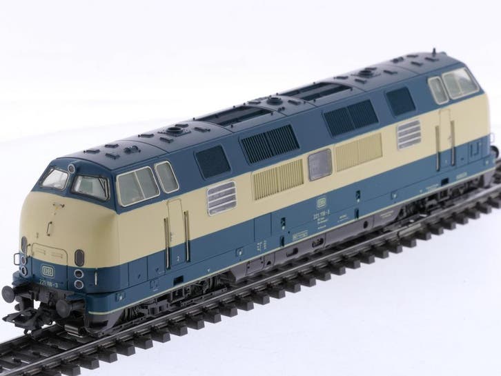 Schaal H0 Märklin 3681 diesellocomotief BR 221 van de DB..., Hobby en Vrije tijd, Modeltreinen | H0, Wisselstroom, Locomotief