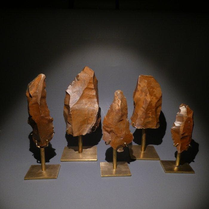 Oud-Egyptisch Vuursteen Vijf gereedschappen. 13 cm hoog., Collections, Minéraux & Fossiles