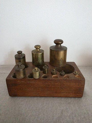 Decoratief ornament - Antieke Messing Gewichten