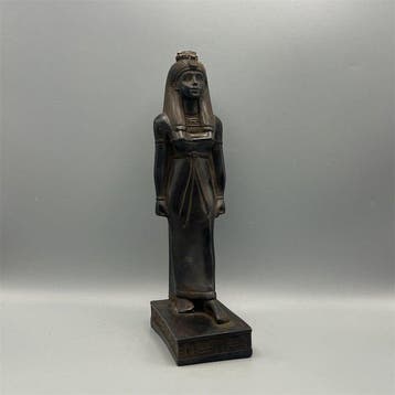 Replica van het oude Egyptische Standbeeld van de godin Isis