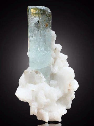 TOP! Aquamarijnkristal voltooid op matrix Mineralencollectie, Verzamelen