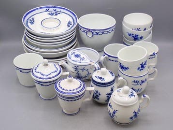 Tournai (mostly) - Service à boisson (27) - Porcelaine