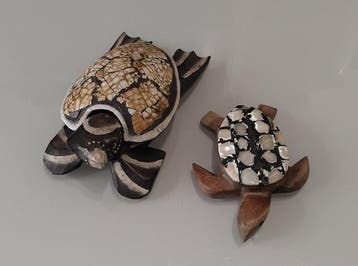 Collectie met dierenthema - Schildpadden. Beeldjes van hout,