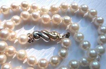 Collier Or jaune 14 kt / or blanc – perles Akoya uniformes –