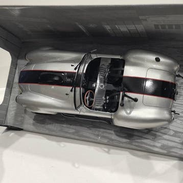 Solido 1:18 - Modelauto - Shelby Cobra 427 MKII