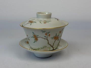Een Famille Rose Bloem en Vogel porseleinen gaiwan-set -, Antiek en Kunst