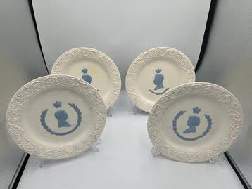 Wedgwood - Plat (4) - Porcelaine à la cendre dos - Planche