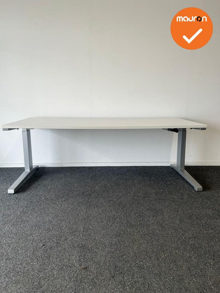 Steelcase Bureau - Slinger verstelbaar - 180x80 - zilvergrij, Zakelijke goederen, Kantoor en Winkelinrichting | Kantoormeubilair en Inrichting
