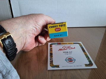 Corgi 1:43 - Voiture miniature - MGB GT in origineel doosje, Hobby en Vrije tijd, Nieuw