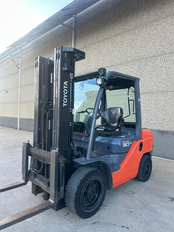 LCM1673 - Toyota 02-8FDF30, Articles professionnels, 2000 à 3000 kg, Diesel, Chariot élévateur, Toyota 