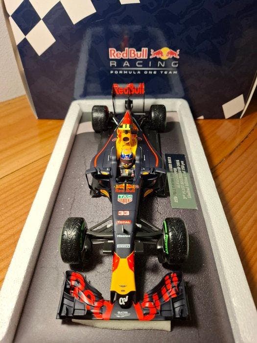 Red Bull Racing - Brazilian GP - Max Verstappen - 2016 -, Hobby en Vrije tijd, Modelauto's | 1:5 tot 1:12