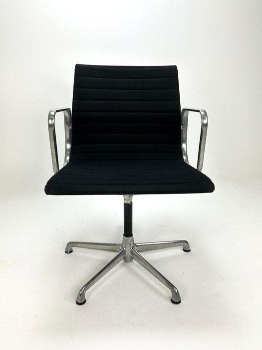 Herman Miller - Charles & Ray Eames - Stoel - EA108 -, Antiquités & Art, Antiquités | Meubles | Chaises & Canapés