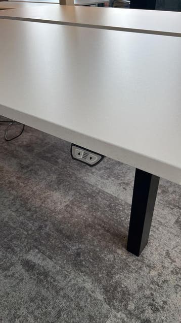 Ahrend Zit Sta Duo Bureau, Nieuwstaat Inclusief Garantie!, Verzenden, In hoogte verstelbaar, Zo goed als nieuw