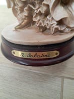 A. Sabatini - Beeldje, Dame met parasol - 35 cm - Hars