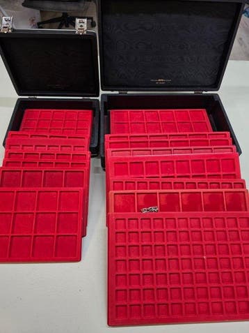 Koffertje met 7 displays + Koffer met 8 displays - Valise