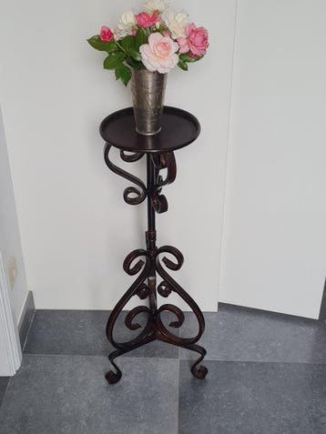 Plantentafel - Elegante smeedijzeren planten- of zuiltafel -