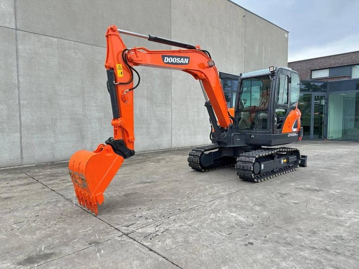 Veiling: Rupsgraafmachine Doosan DX55-9C Diesel 2018, Articles professionnels, Machines & Construction | Grues & Excavatrices