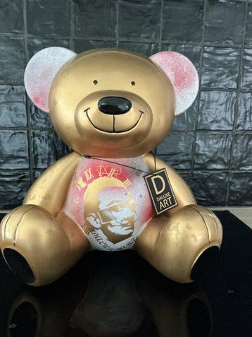 Daluxe Art (1999) - Golden Dali Bear