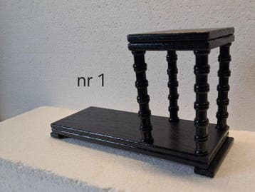 Support - Bois, 9 présentoirs variés, petites tables - Chine