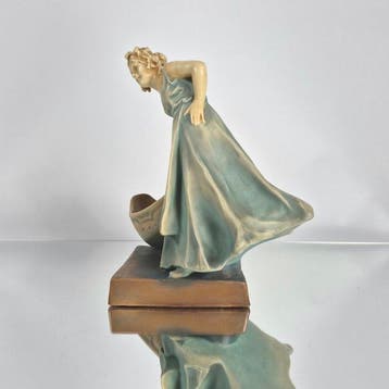 Bernard Bloch - Th. Chaim - sculptuur, Dame met bootje - 25, Antiek en Kunst