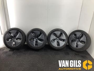 Sportvelgenset + banden Tesla Model 3 O323539, Nieuw