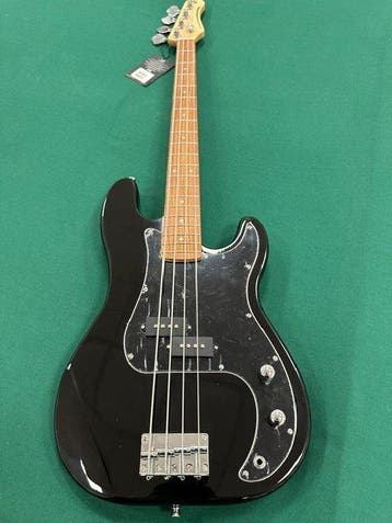 Stagg - SPB-30 blk P Style 4 Corde - - Guitare basse