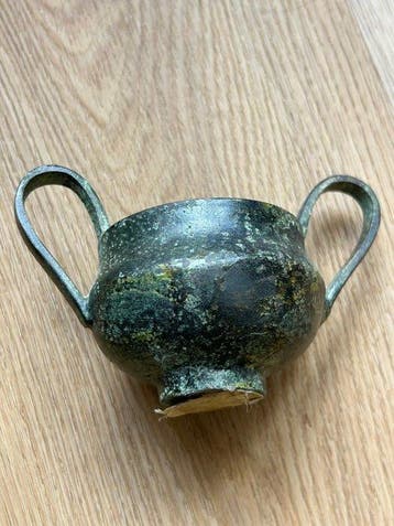 Replica of an Ancient Greek Bronze canthare géométrique -, Verzamelen, Mineralen en Fossielen