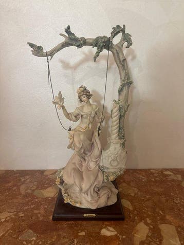 Capodimonte - G. Armani - Beeldje, lady on swing with dove,