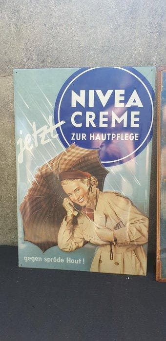 Nivea / Maggi - Twee grote borden van 60 x 40 cm - Emaille