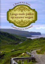 Langs oude paden op nieuwe wegen 9789033124358 J. Bout, Verzenden, J. Bout