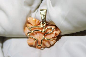 Hanger - 18 karaat Geel goud, roze koraal Koraal