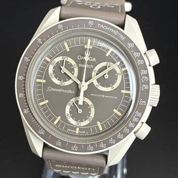 Omega x Swatch - MISSION ON EARTH – DESERT - Sans prix de, Handtassen en Accessoires, Nieuw