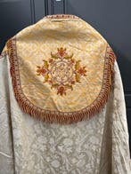 Objets religieux et spirituels - Or, Ruban, broderie, soie,