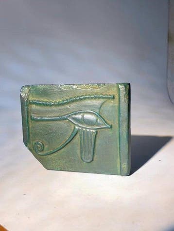 Beeldje - REPLICA of an Ancient Egyptian Eye of Horus -, Antiek en Kunst