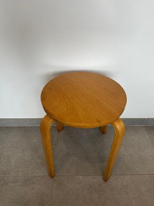 Artek - Alvar Aalto - Kruk - Hout - Artek houten kruk, Antiquités & Art, Antiquités | Meubles | Chaises & Canapés