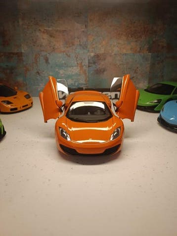 Autoart 1:18 - Modelauto - McLaren MP4 12 C, Nieuw