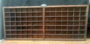 Wandrek - Staal, Hout - Oude letterkast van een drukker