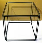 Max Sauze - Bijzettafel - Isocele - gelakt metaal en glas