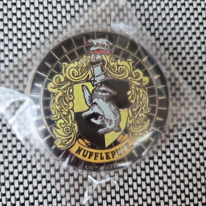 Insigne Harry Potter Hufflepuff Gold Badge — 24K Gold Plated, Collections, Cinéma & Télévision