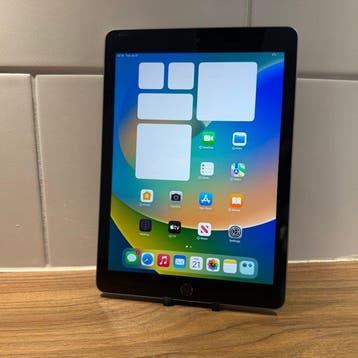 Apple iPad (5th Generation) 128GB Wifi - Mobiele telefoon, Nieuw