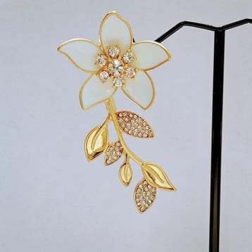 Oscar De La Renta - Verguld - Oorbellen - White Lily