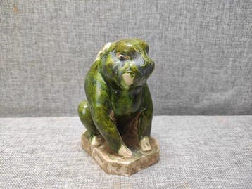 Beeldje - Green-glazed pottery rabbit figure replica -