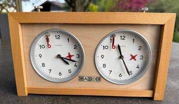 UMF Ruhla DDR - Schaakspel - GARDE , Vintage WM Schachuhr -