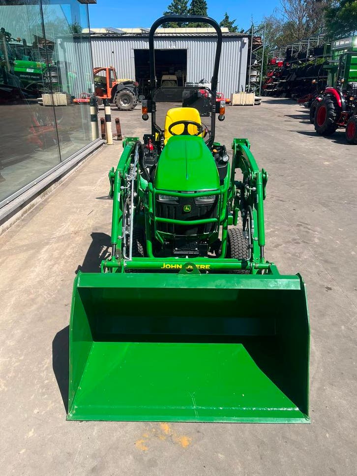 Johne Deere 1026R in de marge = geen BTW, Articles professionnels, Agriculture | Tracteurs